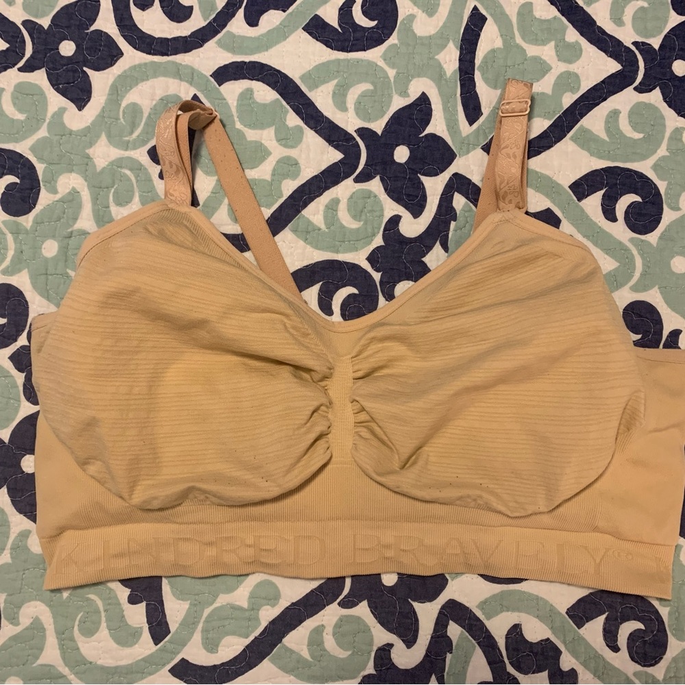 Kindred Bravely nursing and pumping bra.